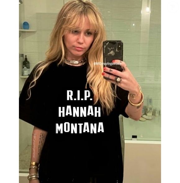 Apesar das polêmicas, Miley Cyrus sempre tratou Hannah Montana com respeito - constantemente fazendo referências