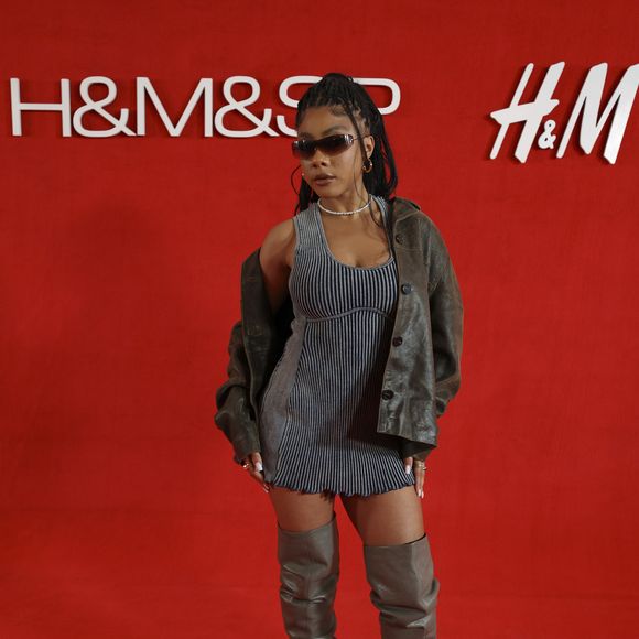 H&M no Brasil: Julia Costa marcou presença na inauguração da marca em São Paulo