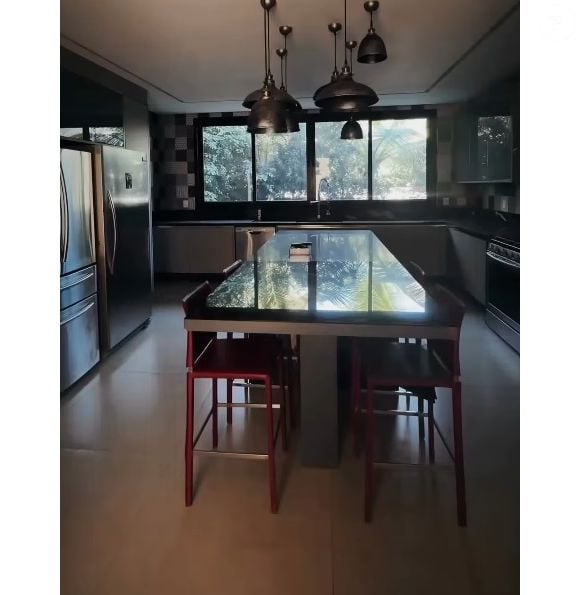 Casa de Virginia e Zé Felipe está à venda: imóvel fica perto de lagos