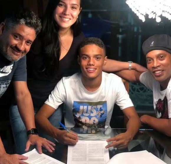 Uma das principais dúvidas é sobre a mãe de João Mendes, único filho de Ronaldinho Gaúcho