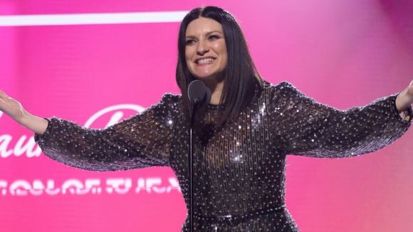 Cabines de R$ 7.200 a R$ 27.600, 10 shows, e 3 dias de navegação em 2 estados: Laura Pausini reúne Alexandre Pires, Fábio Jr. e mais famosos em cruzeiro inédito; embarcação de luxo tem cinema 4D, simulador de F1 e cassino. Detalhes!