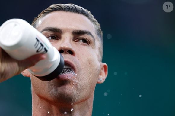 Cristiano Ronaldo investiu no segmento de água e está se preparando para lançar um novo projeto