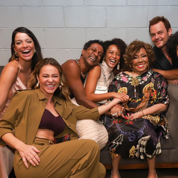 Atores da novela 'Vale Tudo' se reuniram em show de Alcione