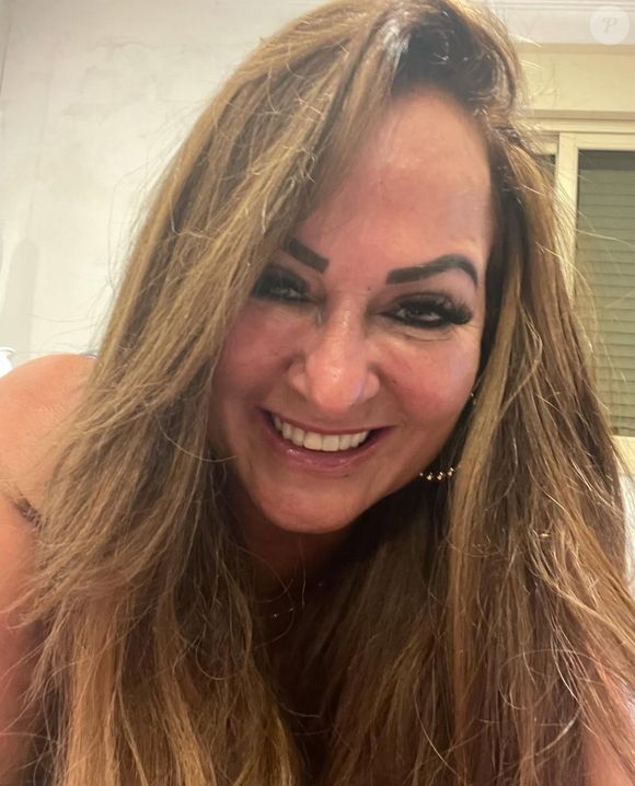 Nadine Gonçalves também tem as sobrancelhas naturalmente arqueadas, que garantem a personalidade de seu visual