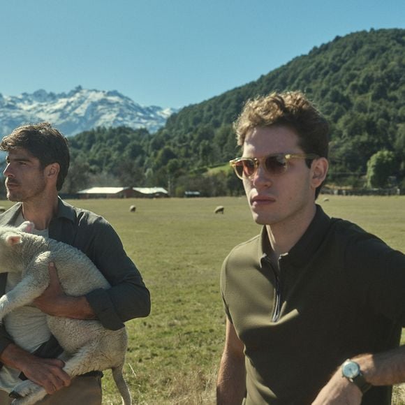 Em entrevista exclusiva concedida ao Purepeople, o jovem artista, que também estrela a campanha de inverno da Highstil ao lado de Evandro Soldati, falou sobre como foi crescer acompanhando de perto a rotina de gravações dos pais e como essa vivência o ajudou na adaptação aos sets profissionais