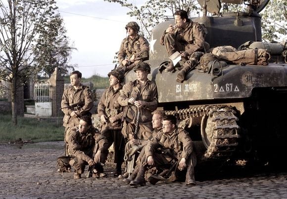 O sucesso de 'Band of Brothers' foi tanto que a produção deu origem a duas séries-irmâs: 'The Pacific', lançada pela HBO em 2010, e 'Masters of the Air', lançada em 2024 pelo Apple TV+