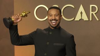 A exigência de quase R$ 100 milhões: o salário astronômico que Michael B. Jordan, o maior galã de Hollywood e Melhor Ator no Oscar 2026, quer para fazer remake de um clássico da década de 1980