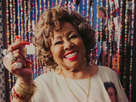 Aos 77 anos, Alcione reforça a conexão entre Brasil e Coreia do Sul com sua música.