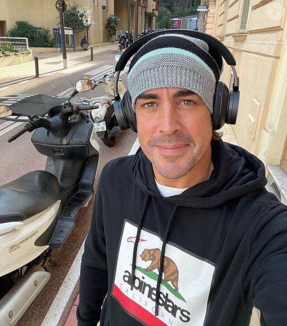 Em seus dois anos, Fernando Alonso se comprometeu a não rescindir o contrato com a fabricante e continuar pilotando na Fórmula 1