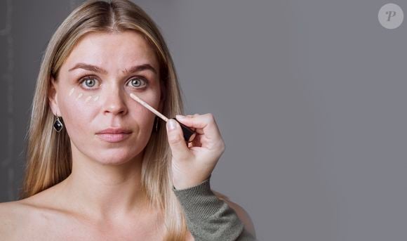 Além disso, cada vez mais mulheres estão optando pelo corretivo em vez da base quando preferem uma aparência mais leve e fresca.