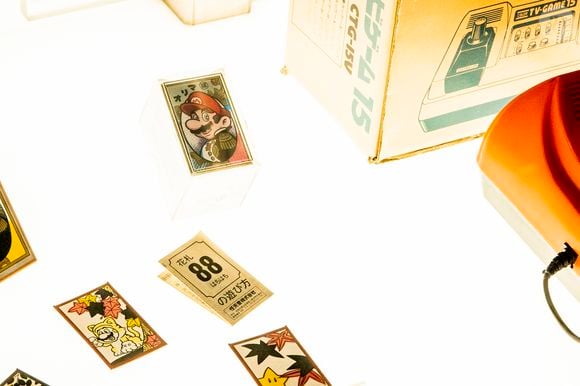 Segundo o Independent UK, as cartas hanafuda eram o principal produto da Nintendo quando Hiroshi Yamauchi assumiu a presidência da empresa, em 1949. Os tradicionais baralhos japoneses eram usados em diferentes jogos populares antes de a companhia iniciar sua transformação rumo aos brinquedos e, posteriormente, aos videogames