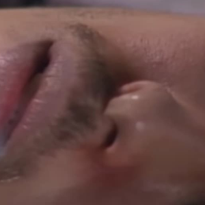 Alexandre (Guilherme Fontes) agoniza até a morte após tomar medicamentos na novela 'A Viagem'. Cena será exibida em 18 de junho.