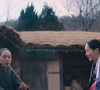 Em 'Querido Hongrang', Park Ji-ah interpreta a xamã Madame Gwigokja, conselheira da família principal