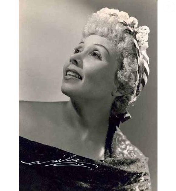 Dercy Gonçalves: ao longo de 86 anos de carreira, atriz e apresentadora passou por teatro, TV e cinema