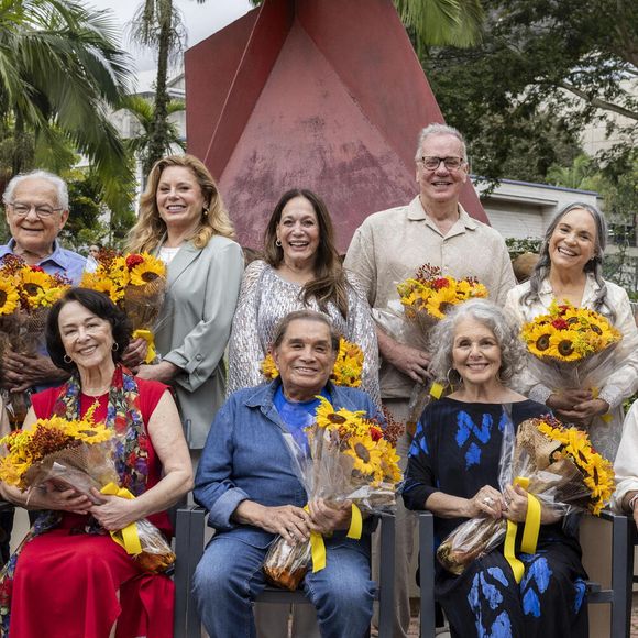 Zezé Motta foi uma das homenageadas com estrela na 'Calçada da Fama' da Globo ao lado de Othon Bastos, Nívea Maria, Vera Fischer, Susana Vieira, Irene Ravache, Regina Duarte, Marcos Caruso, Dedê Santana, Luiz Fernando Guimarães e Walter Carvalho