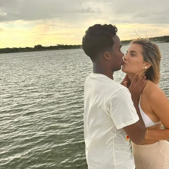 Endrick e Gabriely Miranda estão juntos há cerca de 3 anos e esperam o primeiro filho