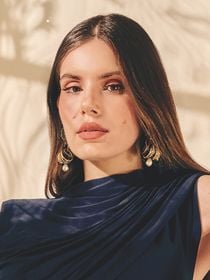 Entrevista | Descobrimos o que não falta no guarda-roupa de Camila Queiroz após a gravidez; aos 33 anos, atriz amadureceu seu estilo: 'Hoje faço escolhas mais intuitivas'