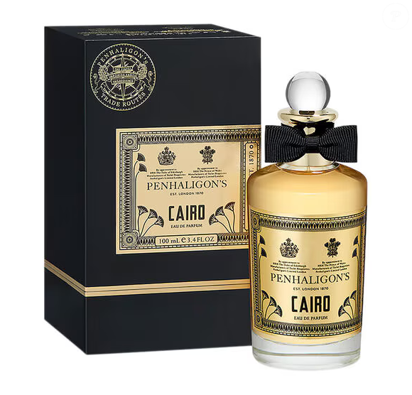 Com preço de R$ 2.679,00 na versão de 100 ml, o Cairo Eau de Parfum, da Penhaligon's, integra a proposta de perfumaria de luxo da marca britânica. Sua composição amadeirada oriental é inspirada no despertar do Cairo e reúne notas especiadas, florais e amadeiradas