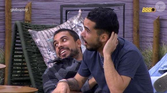 Maike volta a flertar com Renata no 'BBB 25'