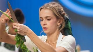 Esqueça todas as receitas de farofa para o Natal: essa versão com bacon, maçã e manteiga temperada da ex-MasterChef Isa Scherer vai transformar seu almoço