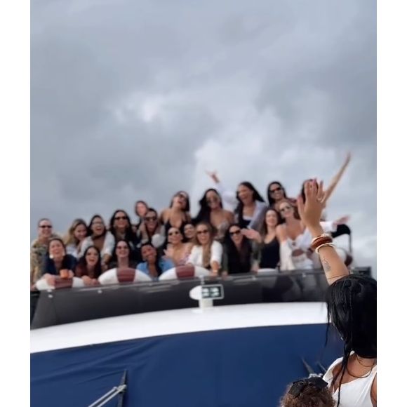 Parte da festa de 31 anos de Bruna Biancardi foi um um iate de luxo ao lado da filha, Mavie, e de várias amigas