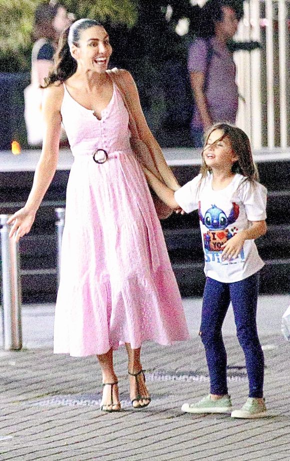 Mel Fronckowiak e Nina foram ao cinema