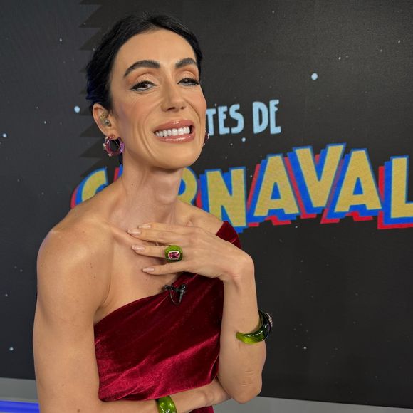 Já fora do SBT com o fim do 'Chega Mais', Michelle Barros impressionou com o rosto após a retirada