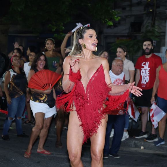 Flávia Alessandra vai estrear no Carnaval 2025 como musa do Salgueiro