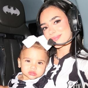 Bruna Biancardi chega de helicóptero na Vila Belmiro para ver Neymar jogar pelo Santos