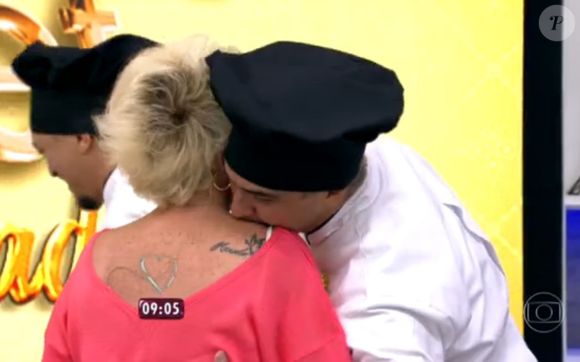 Ana Maria Braga fez tatuagem para Marcelo Frisoni nas costas; desenho acabaria coberto com outra tattoo