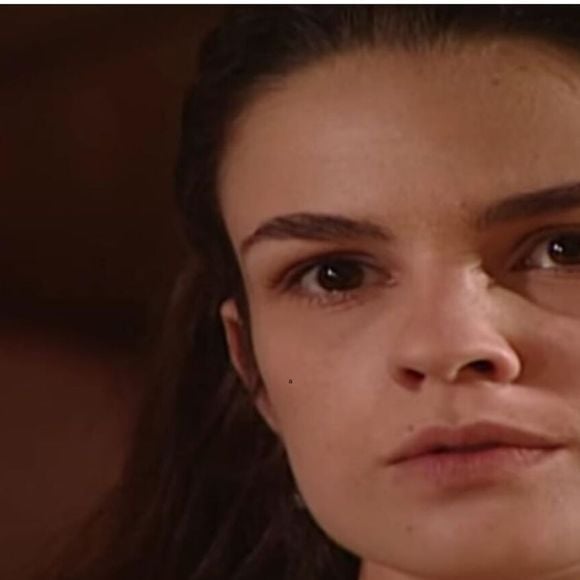 Rosana sente a ausência do filho com força, e Giuliana se angustia ao perceber que seu leite começa a secar.