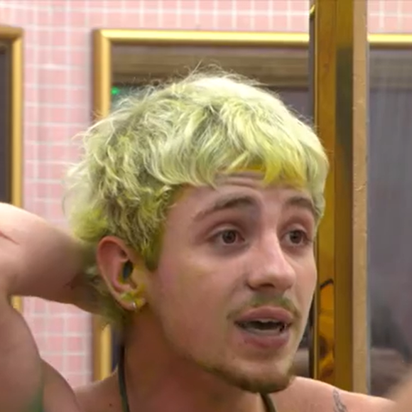 “Esse cabelo precisa ser comentado”: web reage à transformação capilar no reality do namorado da cantora Marina Sena, Juliano Floss