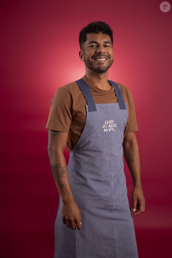 Lucas Correia – Lucas, de 37 anos, nasceu em Paranaguá, no Paraná, e hoje vive em Fernando de Noronha, Pernambuco. Chef de cozinha experiente e viajado, passou um ano em Moçambique comandando o restaurante de um hotel e já atuou como professor universitário de gastronomia e trabalhou muitos anos com a chef Manu Buffara