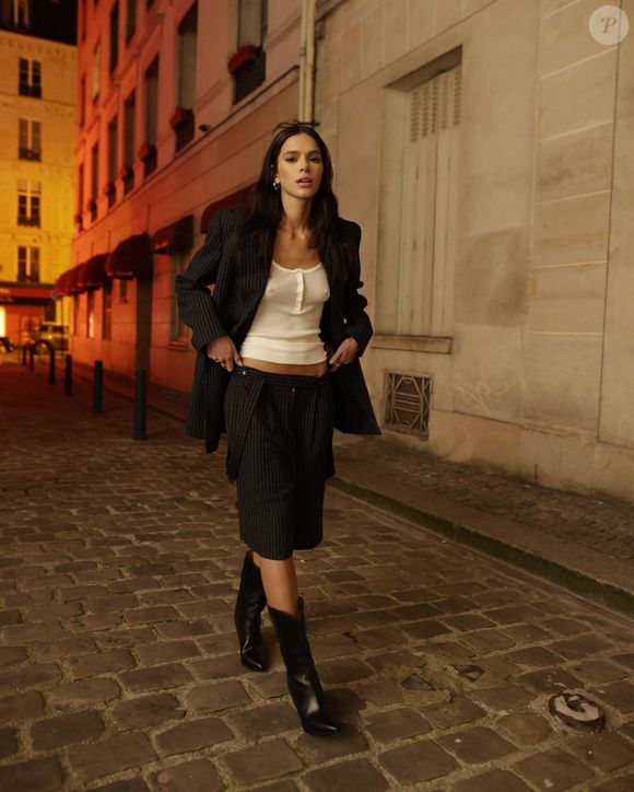 Bruna Marquezine se tornou adepta da tendência da bermuda de cintura baixa