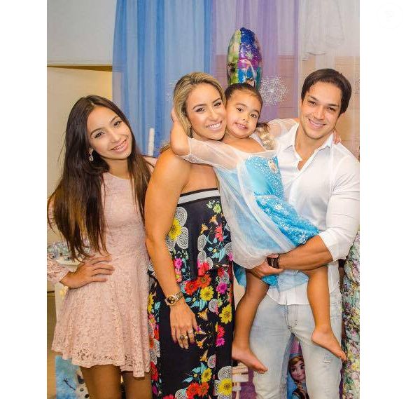 Assim era a família de Vanessa Lopes em 2016, muito diferentes!