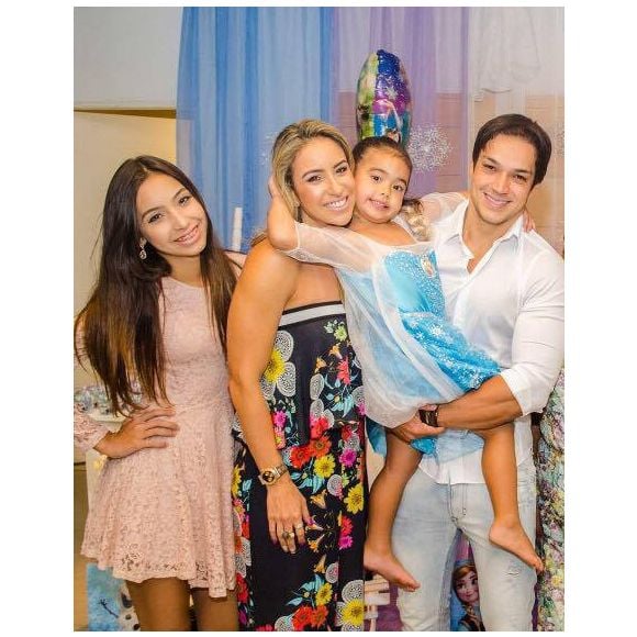 Assim era a família de Vanessa Lopes em 2016, muito diferentes!