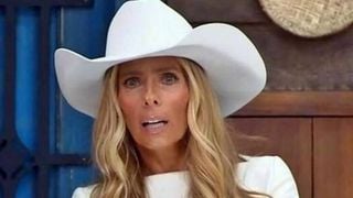 Clima quente em 'A Fazenda 17': novo casal é formado com beijão na piscina, ex de participante 'chora as pitangas' na web e Dudu Camargo crava. 'Picolé de chuchu'