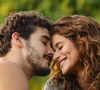 João Raul (Filipe Bragança) e Agrado (Isadora Garcia) na novela 'Coração Acelerado', da Globo, são outro casal que também fizeram cenas românticas, com olhares profundos um com o outro.