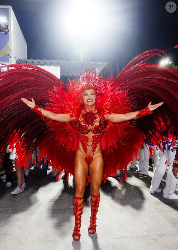 Virgínia Fonseca volta em 2027 como rainha de bateria da Grande Rio