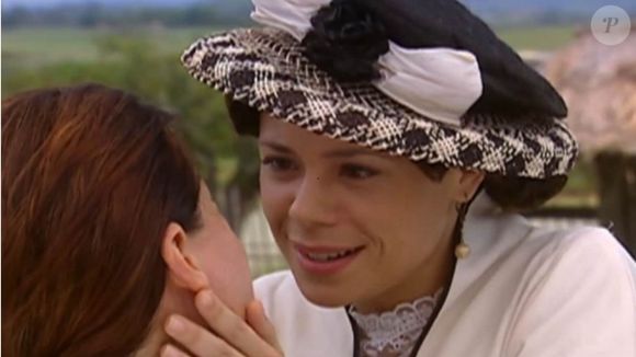 Rosa (Vanessa Gerbelli) emociona Generosa (Vera Holtz)