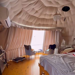 Além de publicar sobre as paisagens e os passeios, Pedro Andrade também postou fotos nos stories a respeito da hospedagem de luxo onde ficou.