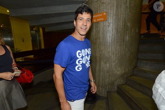 Leonardo Brício, protagonista da minissérie bíblica Rei Davi (2012), saiu da Record em 2014 após a não renovação de seu contrato, decisão que o magoou, sobretudo pela forma como foi comunicada: “Rolou só um papo por telefone, beijo e tchau. Só isso. Foi bem triste”, disse ao UOL. A mágoa se intensifica ao lembrar que, durante as gravações, sofreu um corte profundo no polegar em uma cena de luta e precisou ser hospitalizado. Apenas quatro dias depois voltou a trabalhar para não atrasar a produção, mas sentiu que seu esforço não foi valorizado.