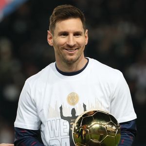 No PSG, Lionel Messi voltou a mostrar seu visual como no início da carreira