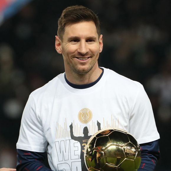 No PSG, Lionel Messi voltou a mostrar seu visual como no início da carreira