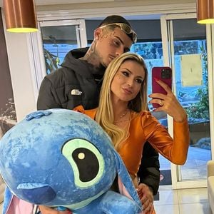 Andressa Urach e o namorado, Kylian, fizeram tatuagens para o outro 24 horas após engatarem a relação, se separaram uma semana depois e retomaram o namoro em menos de um dia