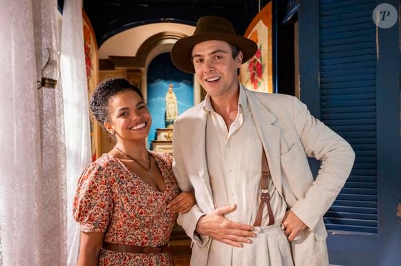 Sergio Guizé e Jennifer Nascimento formam o casal Candinho e Dita em 'Êta Mundo Melhor'