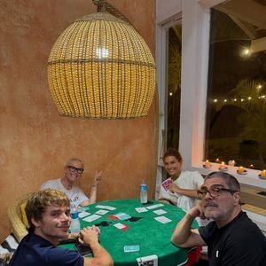 Sasha Meneghel passou o Natal em Angra dos Reis, destino paradisíaco do Rio de Janeiro, ao lado da mãe, Xuxa, do marido, João Lucas, e de outros amigos e familiares