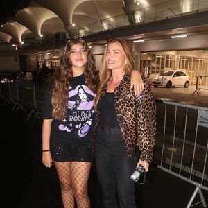 Filha de Grazi Massafera e Cauã Reymond, Sofia vem chamando atenção pela altura e semelhança com a mãe famosa