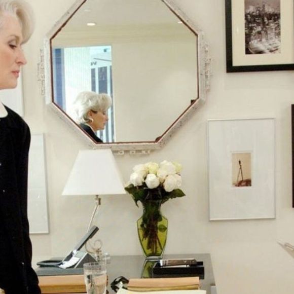 Anne Hathaway comenta o retorno ao universo de “O Diabo Veste Prada” e a dinâmica com Miranda Priestly na sequência