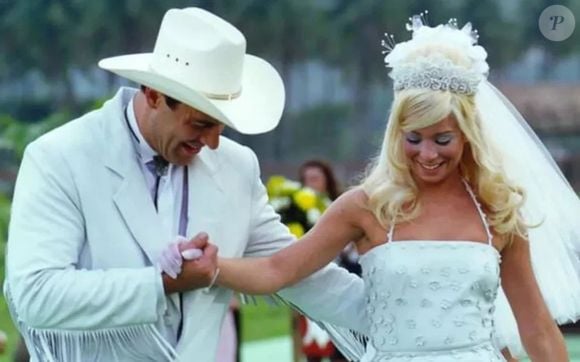 Danielle Winits resgatou uma foto da época da novela e escreveu: "Acordei lembrando que fomos felizes para sempre"